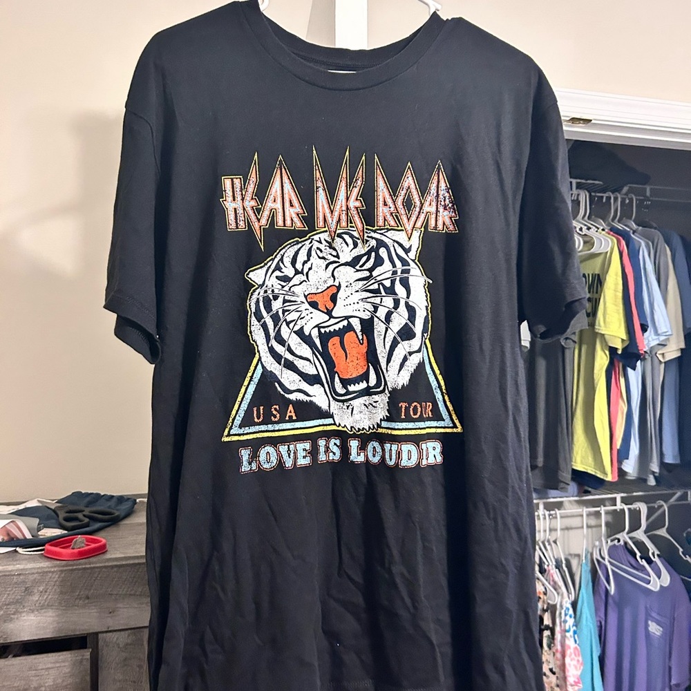 Graphic tee